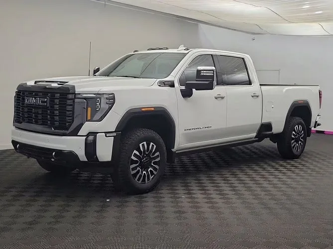 2024 GMC Sierra 3500HD Denali Ultimate — thumbnail 3