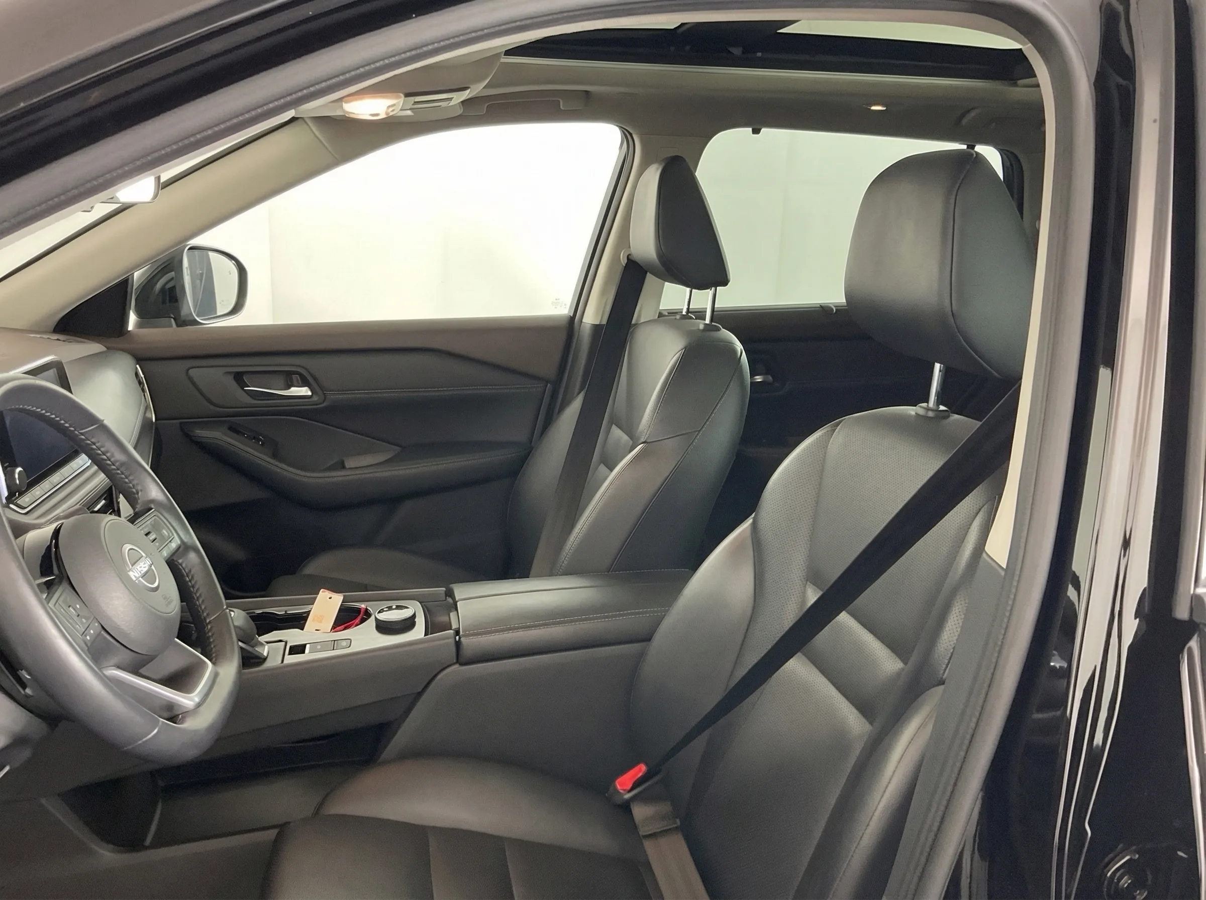 2022 Nissan Rogue SV — thumbnail 10