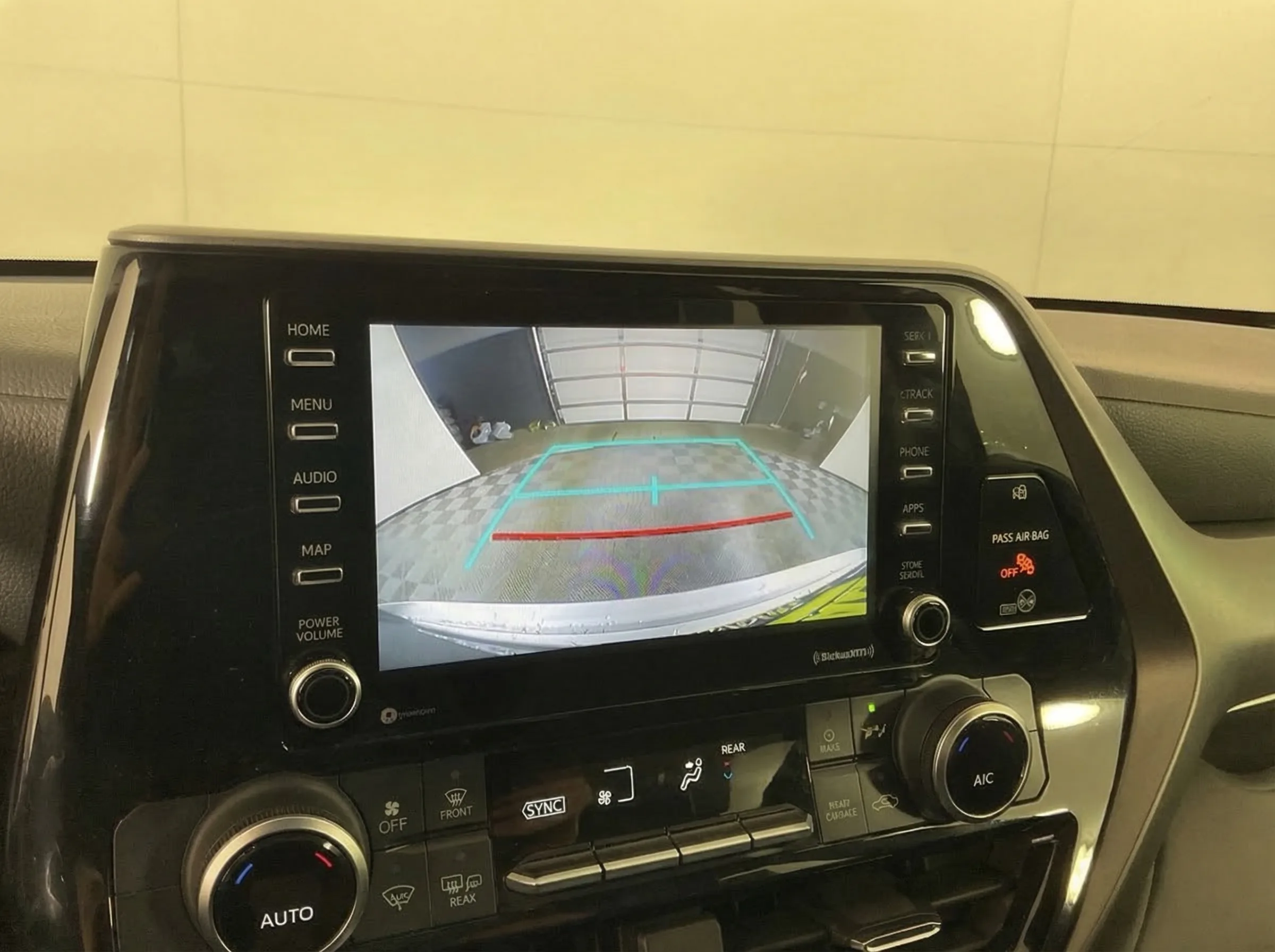 2020 Toyota Highlander L — thumbnail 12