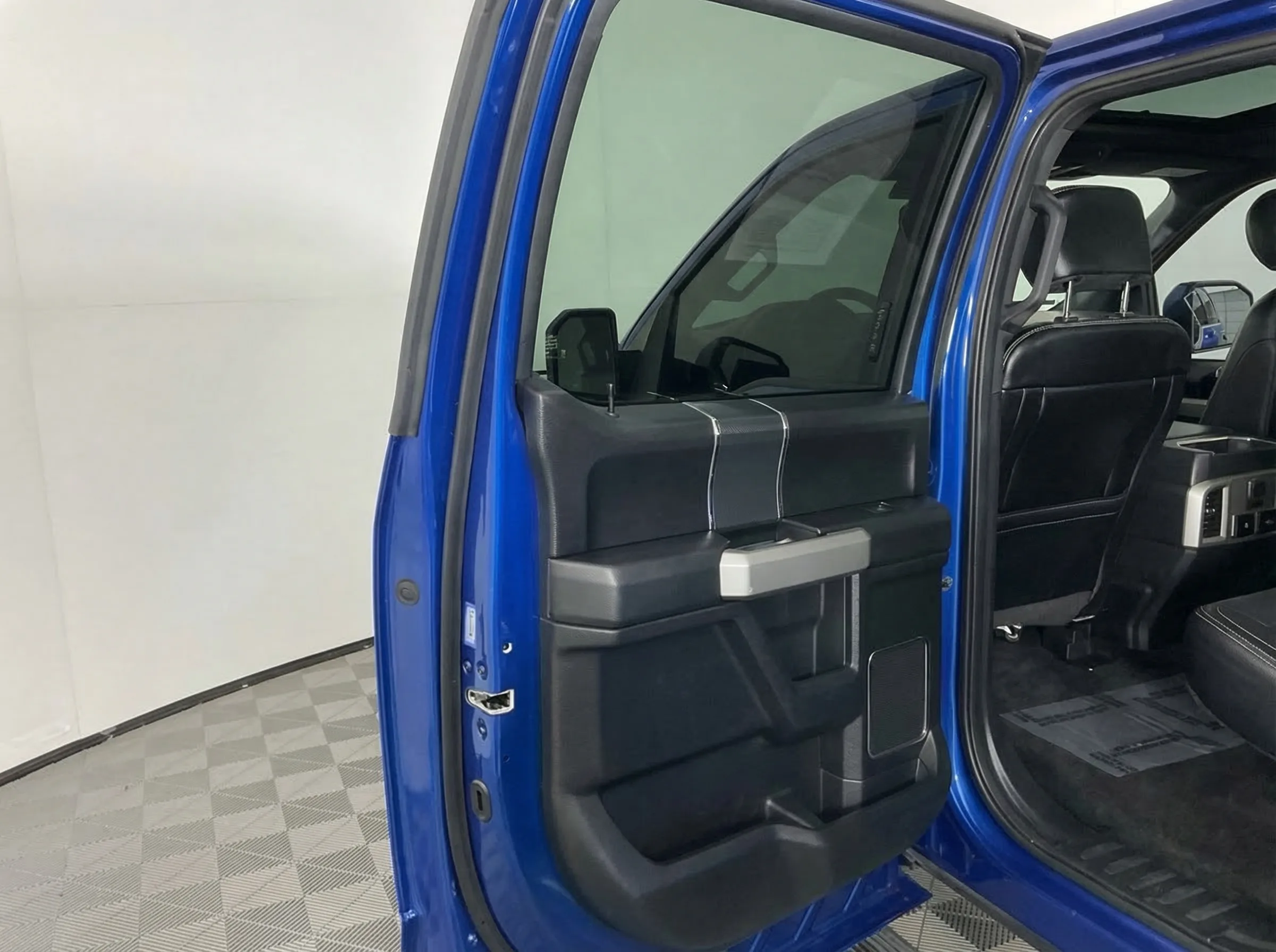 2018 Ford F-150 Lariat — thumbnail 12