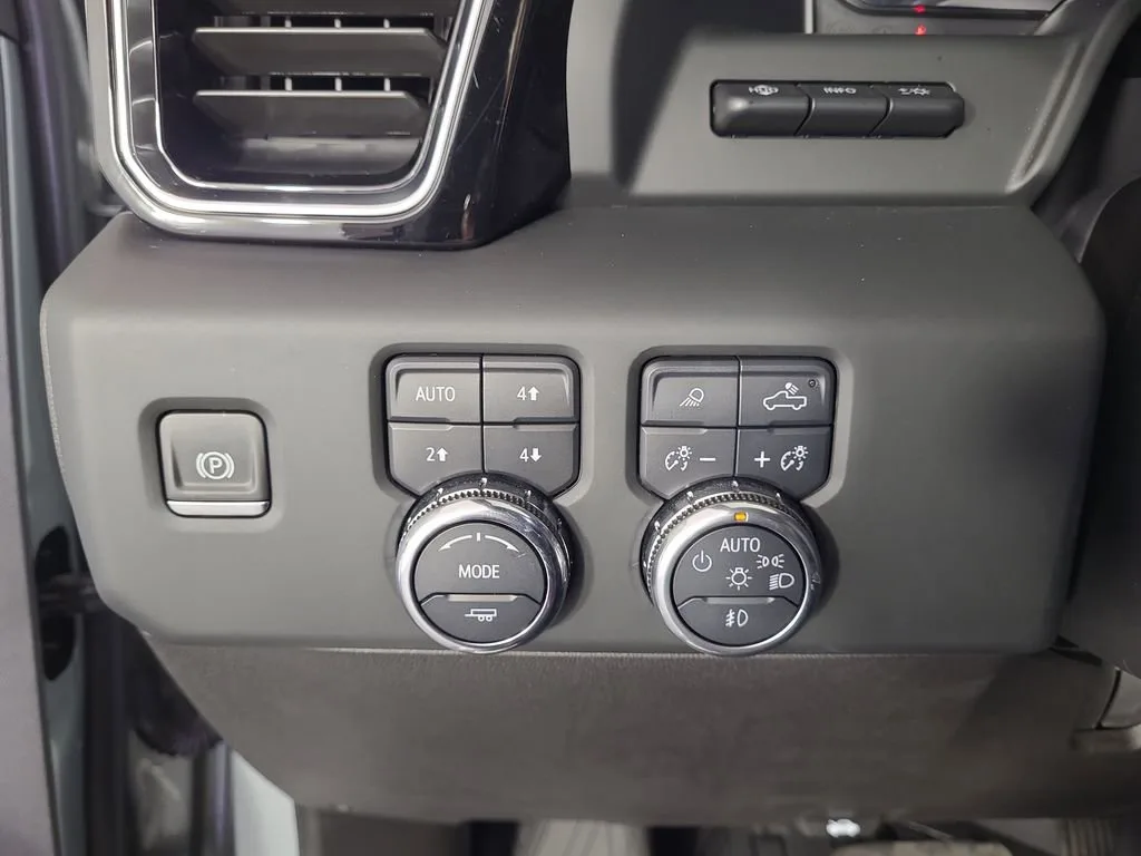 2024 GMC Sierra 2500HD Denali Ultimate — thumbnail 12