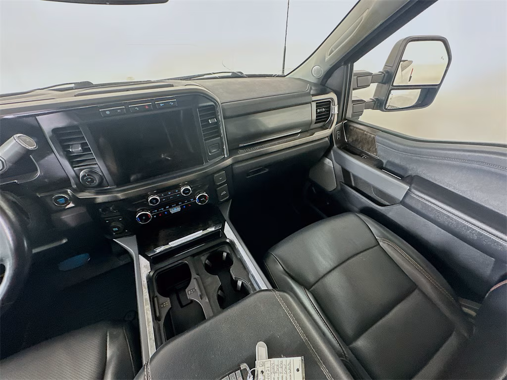 2024 Ford F-250 Super Duty Platinum — thumbnail 17