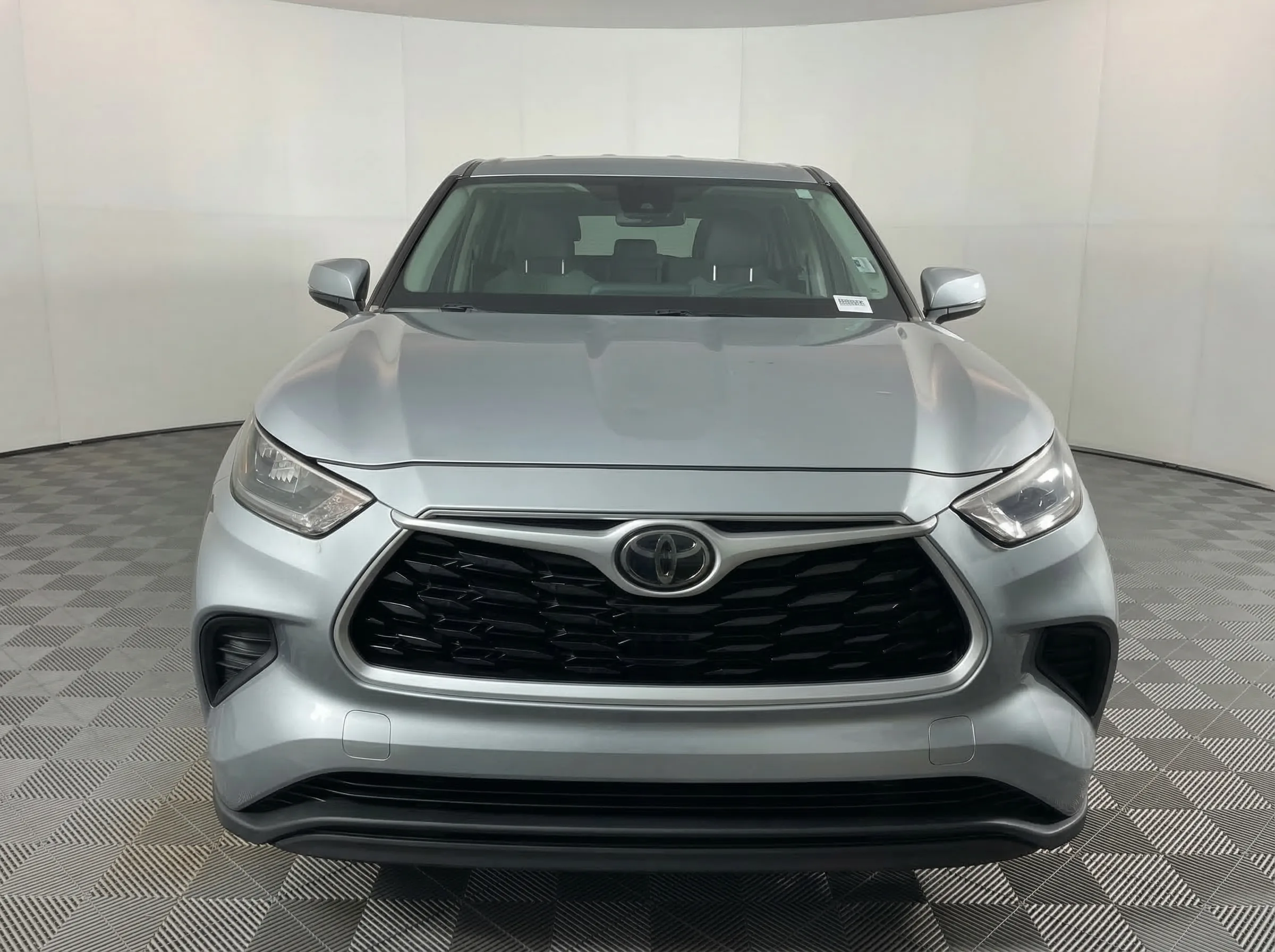 2020 Toyota Highlander L — photo 1
