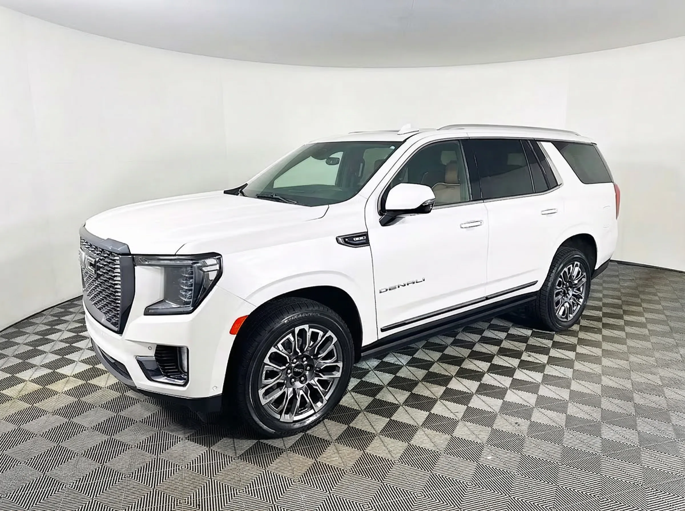 2023 GMC Yukon Denali Ultimate — thumbnail 9