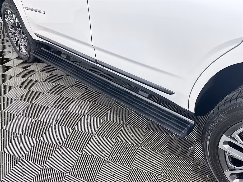 2023 GMC Yukon Denali Ultimate — thumbnail 4