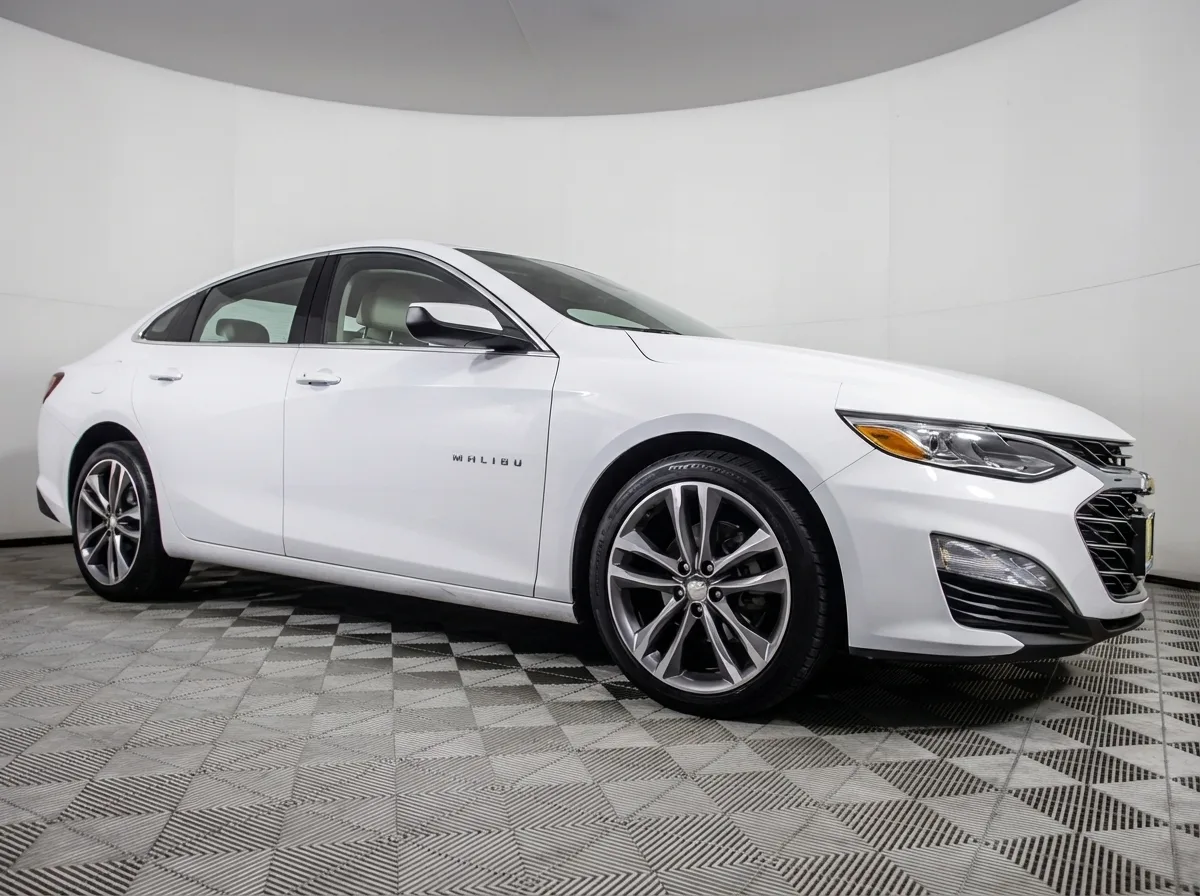 2024 Chevrolet Malibu LT — thumbnail 4