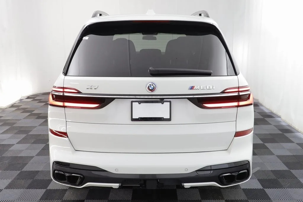 2023 BMW X7 — thumbnail 2
