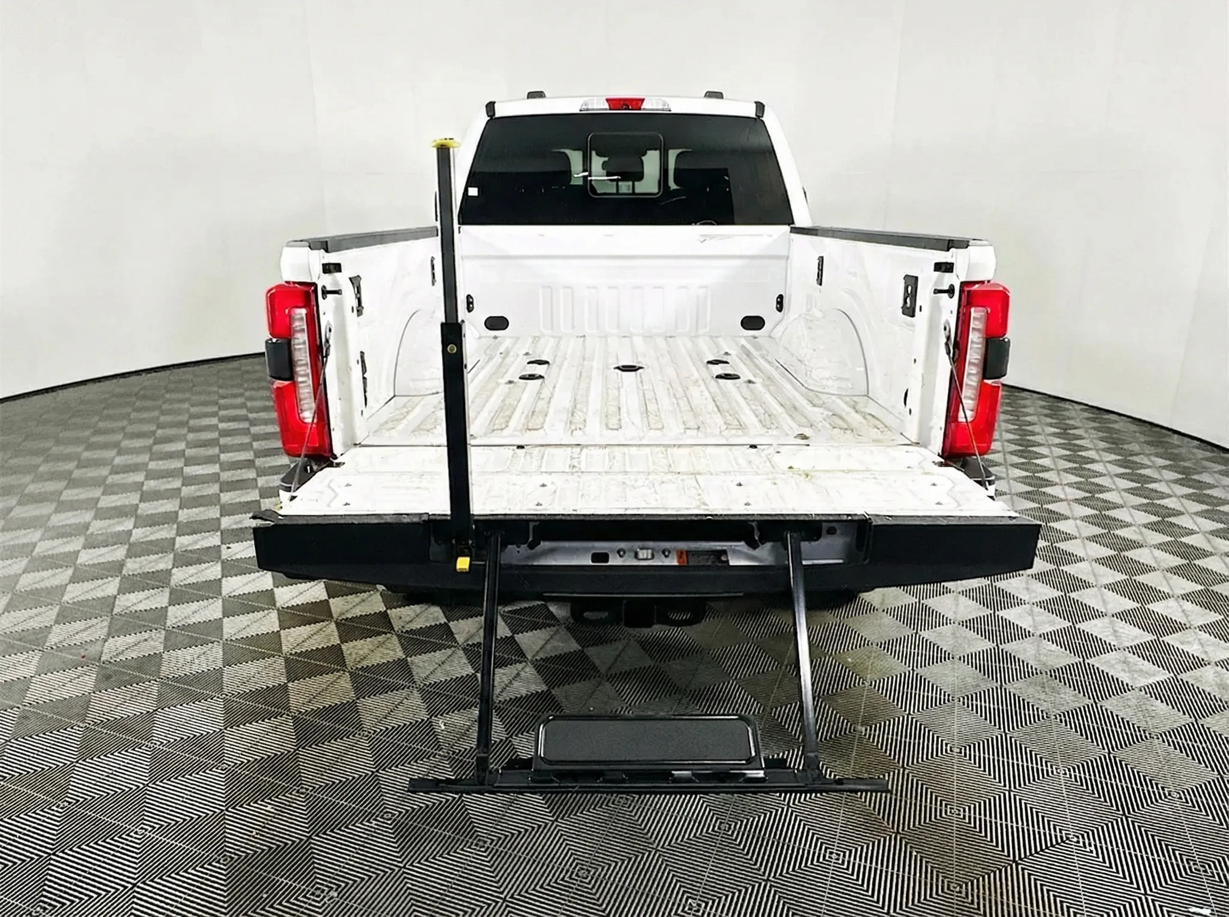 2024 Ford F-250 Super Duty Platinum — thumbnail 5