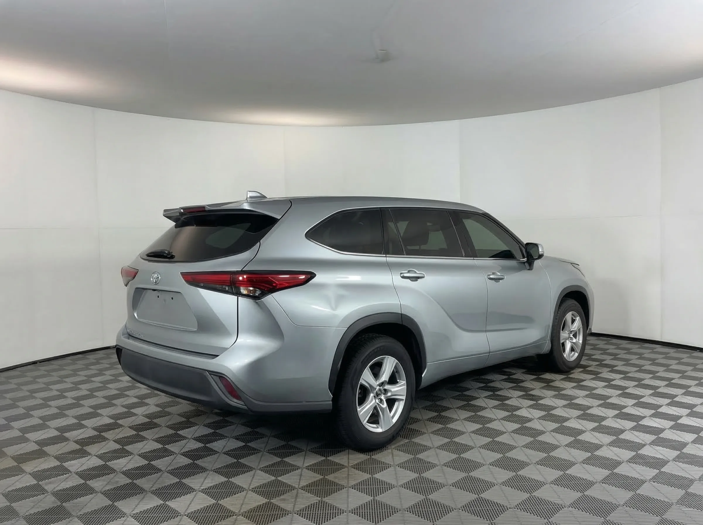 2020 Toyota Highlander L — thumbnail 7