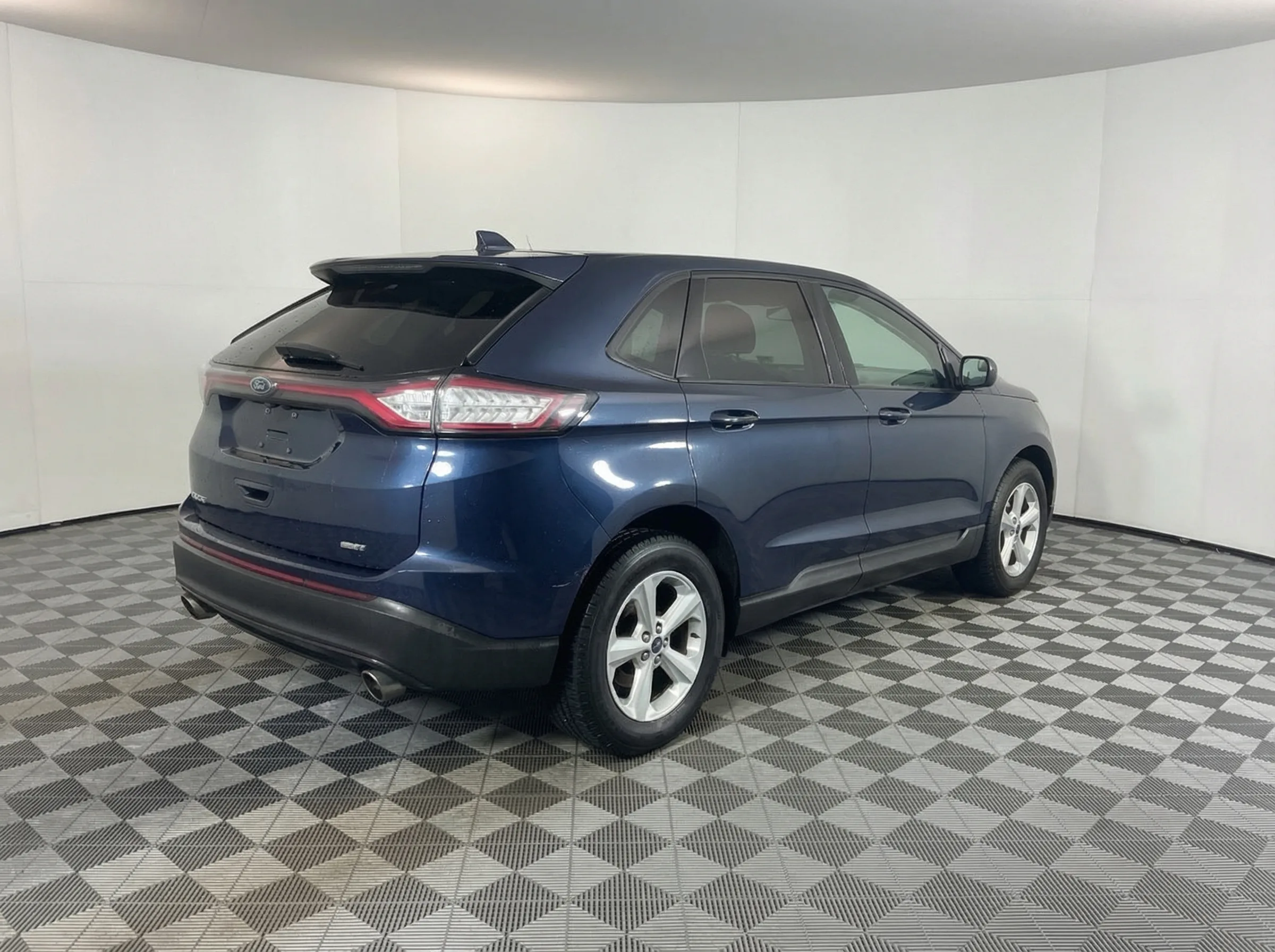 2017 Ford Edge SE — thumbnail 4