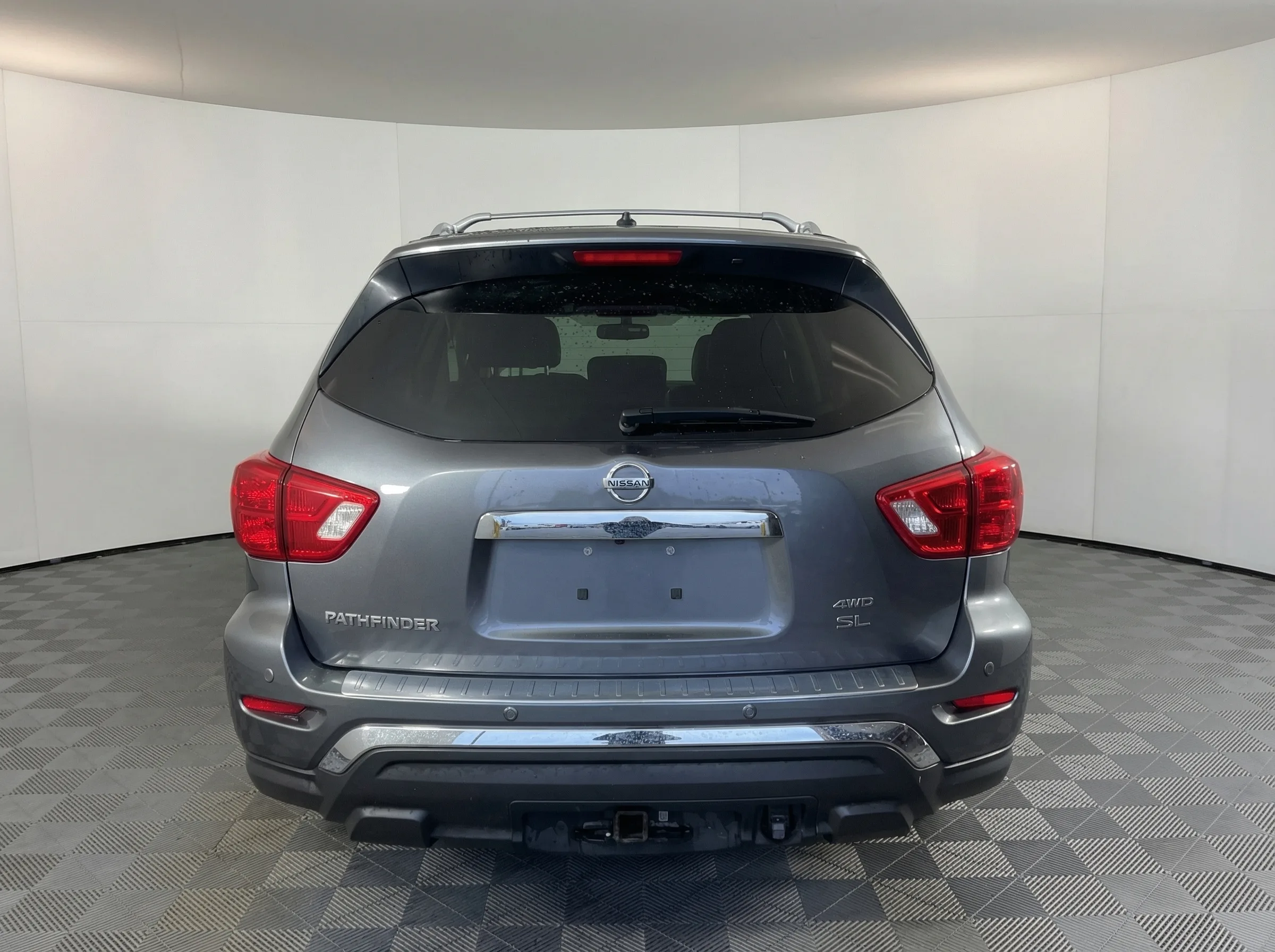 2017 Nissan Pathfinder SL — thumbnail 2