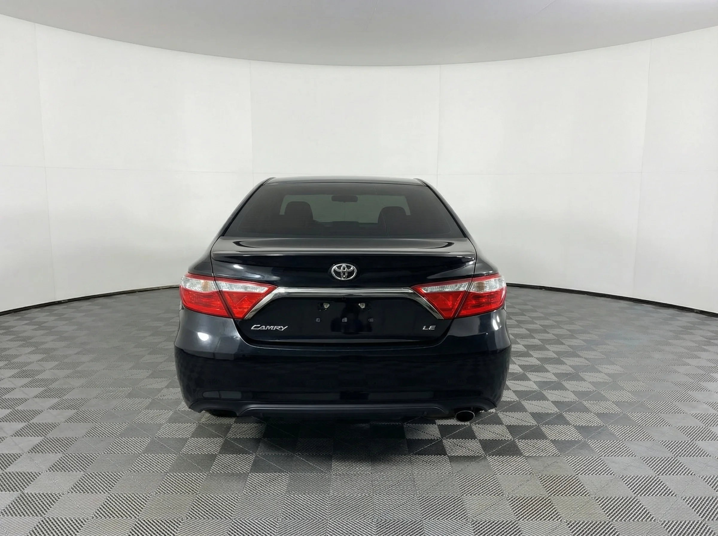 2017 Toyota Camry SE — thumbnail 2