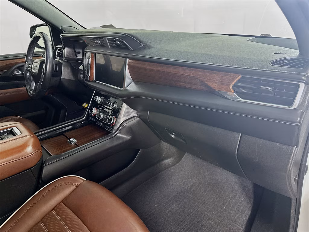 2023 GMC Yukon Denali Ultimate — thumbnail 17