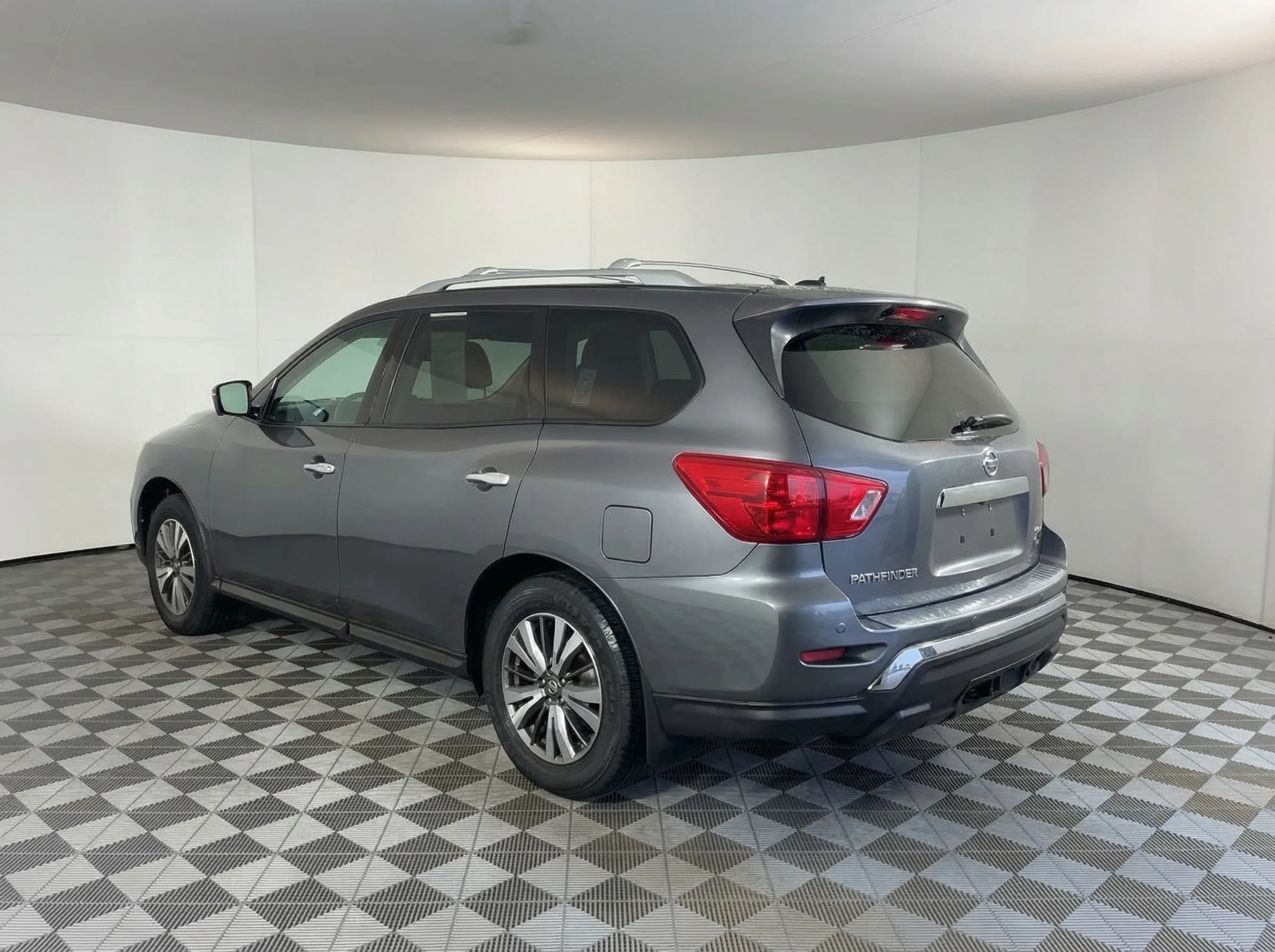 2017 Nissan Pathfinder SL — thumbnail 3