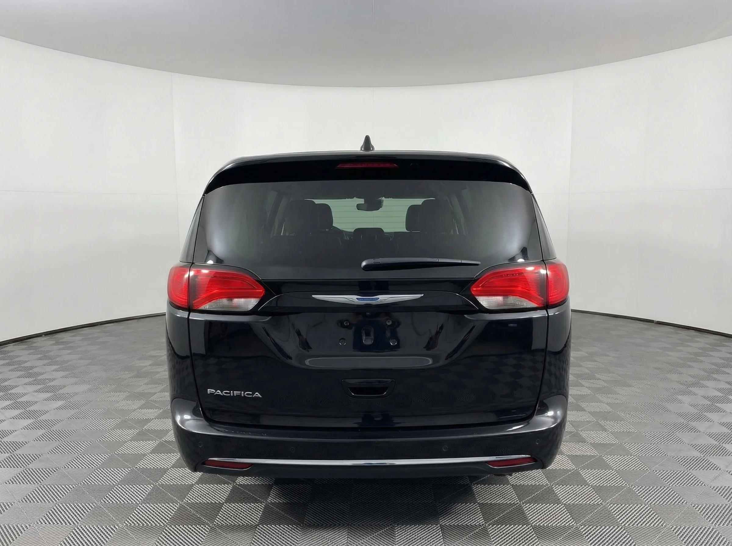 2018 Chrysler Pacifica L — thumbnail 2