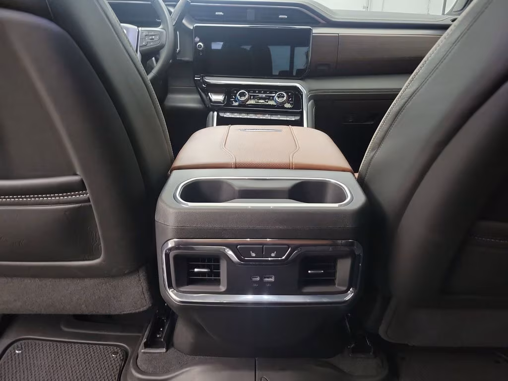 2024 GMC Sierra 3500HD Denali Ultimate — thumbnail 10