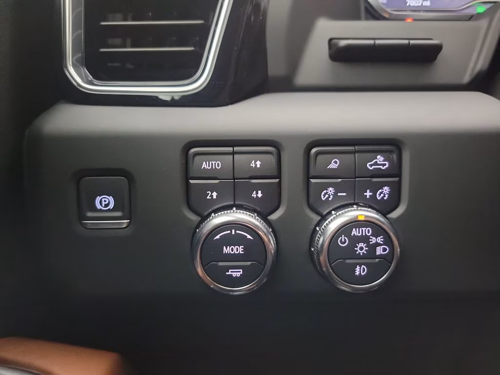2024 GMC Sierra 3500HD Denali Ultimate — thumbnail 26
