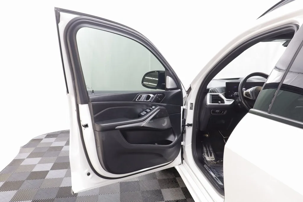 2023 BMW X7 — thumbnail 10